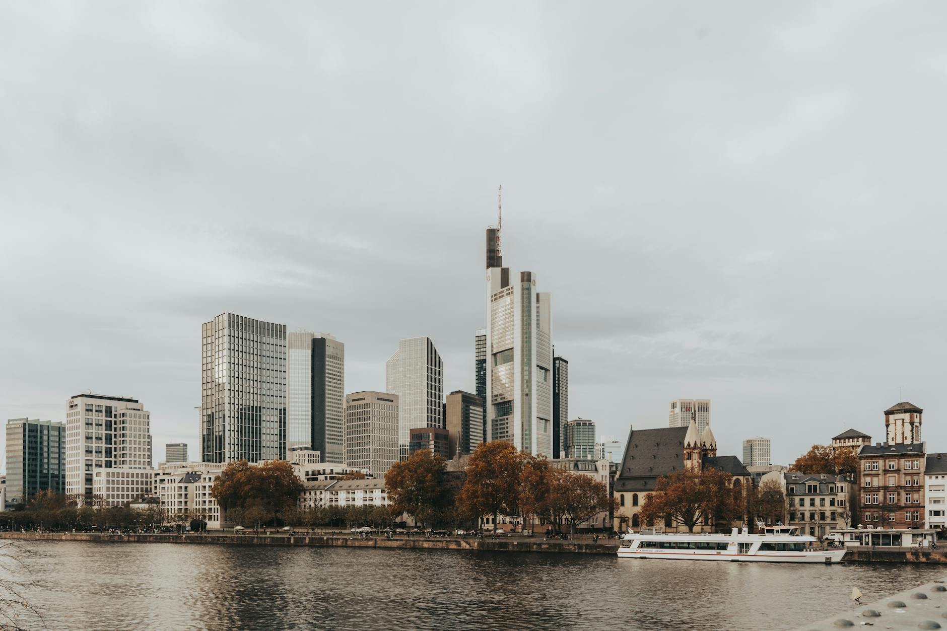 Business Accommodation in Düsseldorf: A Guide for HR Managers