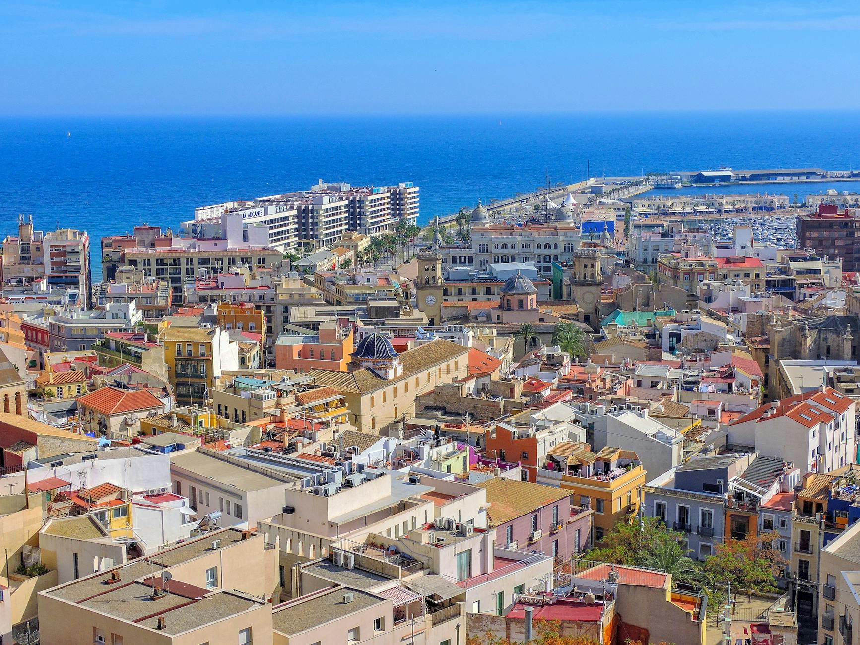 Vivienda Corporativa en Alicante: Alojamiento Profesional para Empresas